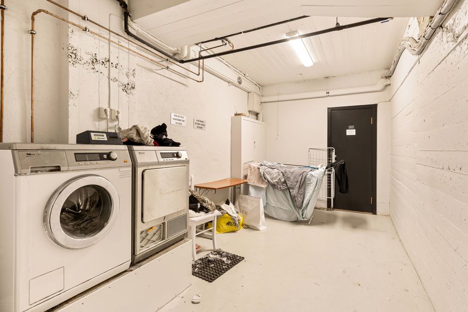 https://lambethcarpetcleaners.com/blog/basement-deep-cleaning-access-issues-brixton-road-lambeth/